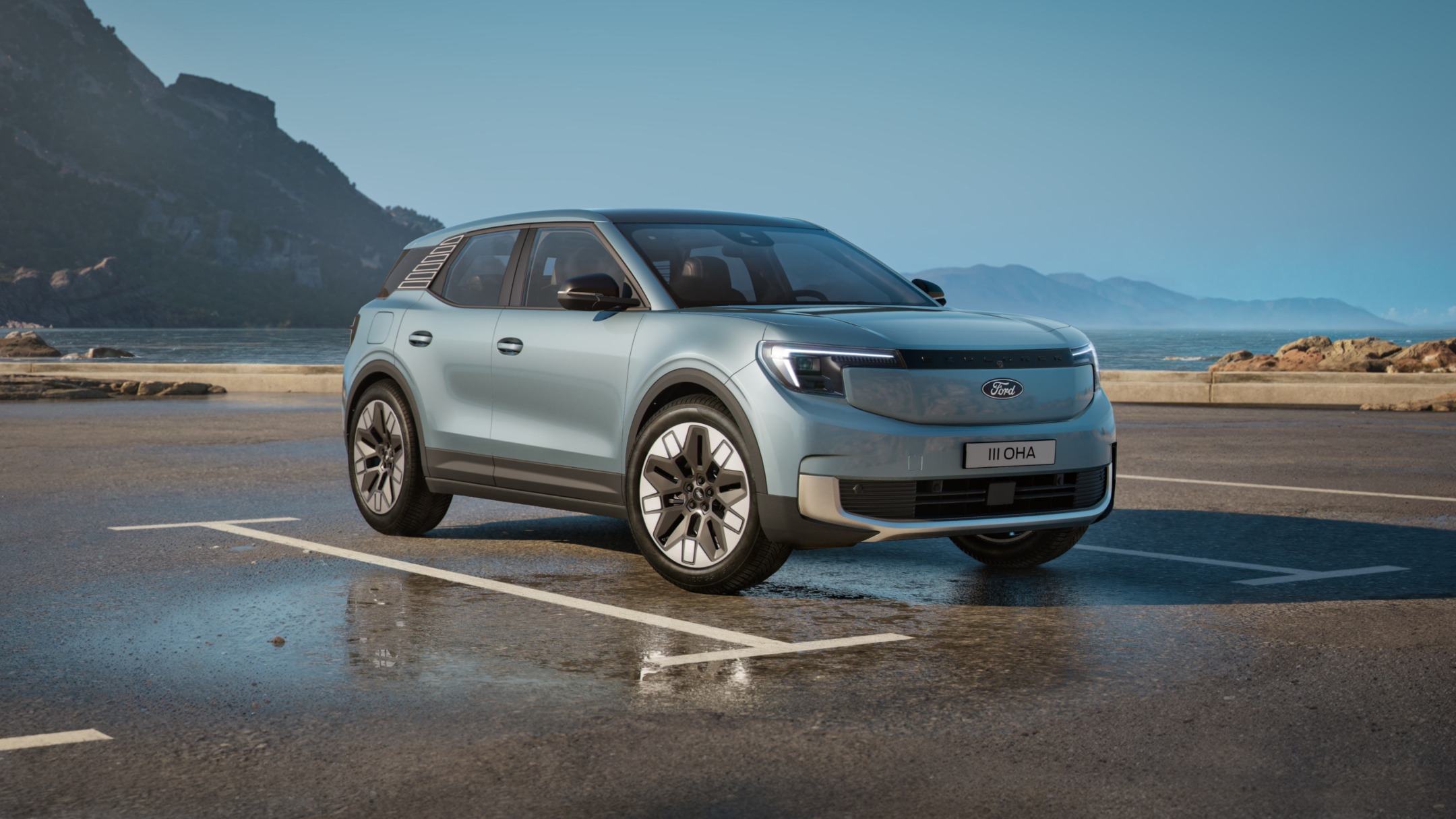 Explorer parcheggiato vicino alla spiaggia.