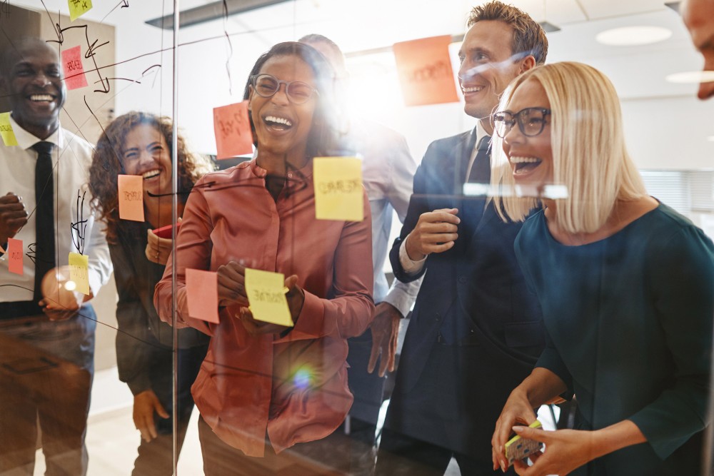 Gruppo di dipendenti Ford in sessione di brainstorming