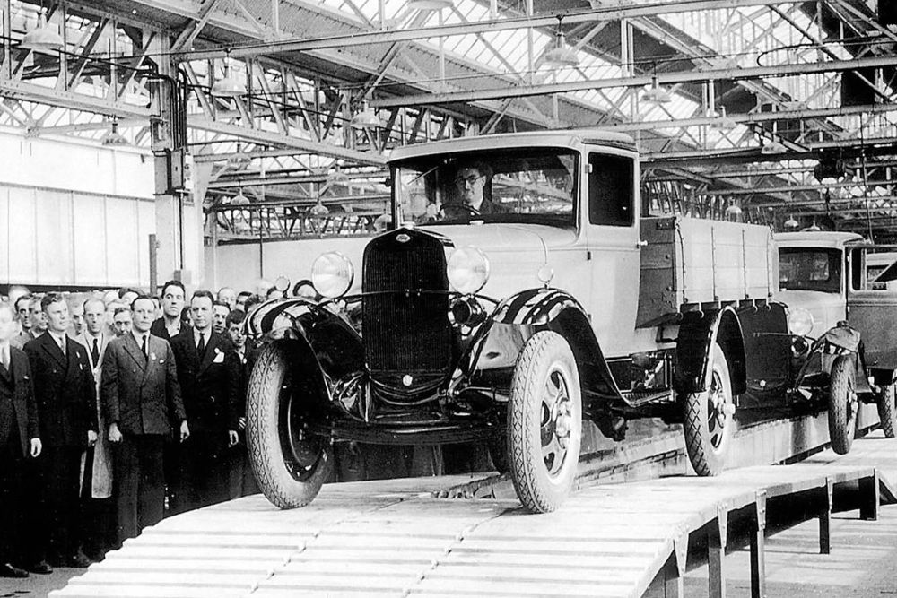 Foto storica di una vecchia auto