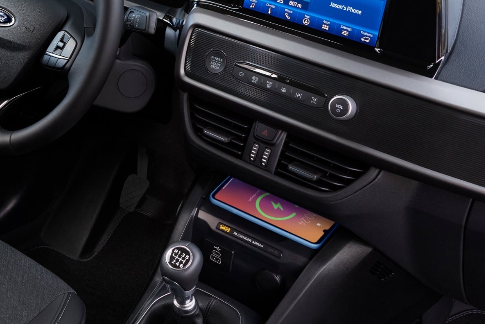 La ricarica wireless del Ford Tourneo Courier. 
