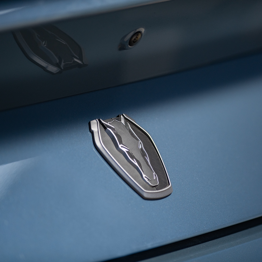 Badge di Ford Mustang Dark Horse