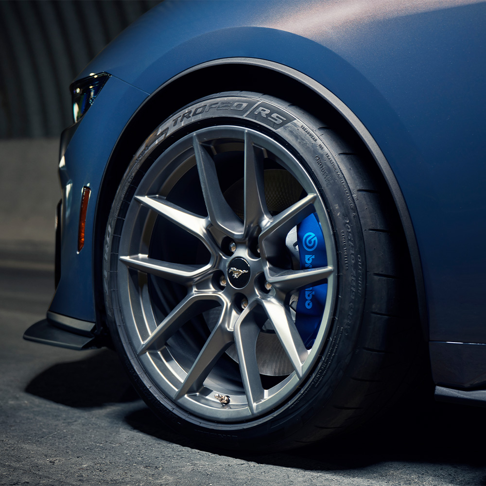Cerchi in lega della Ford Mustang Dark Horse incluso nel pacchetto estetico Dark Horse.