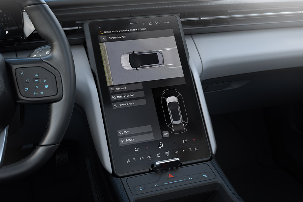 Primo piano del cruscotto di Ford Explorer® che mostra le dotazioni tecnologiche.