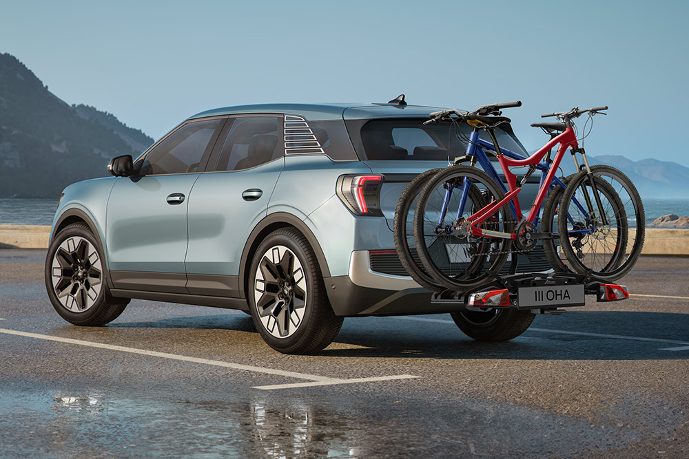 Ford Explorer con portapacchi per bici sul tetto.