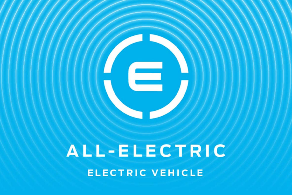 Logo del veicolo completamente elettrico.